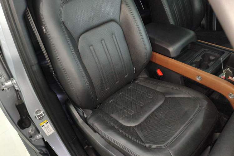 Used Land Rover Defender 2020 110 P400 Dark Special Edition Right Front Seat