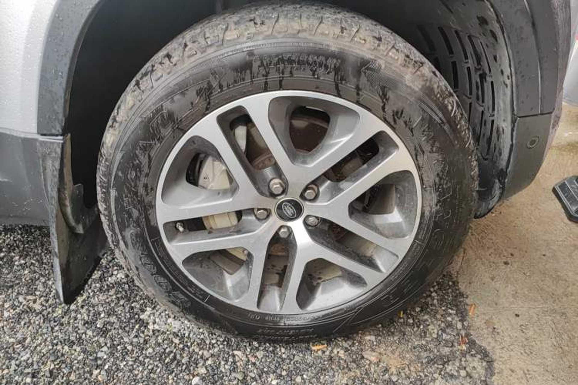 Used Land Rover Defender 2020 110 P400 Dark Special Edition Right Front Wheel Hub