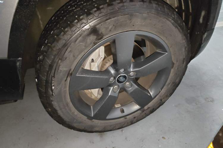 Used Land Rover Defender 2020 110 P400 HSE Right Front Wheel Hub