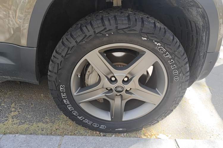 Used Land Rover Defender 2020 110 P400 HSE Right Front Wheel Hub