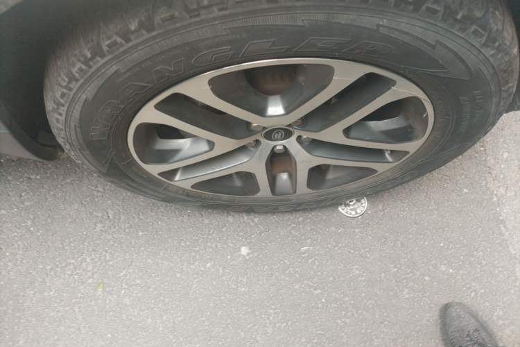 Used Land Rover Defender 2020 110 P400 HSE Right Front Wheel Hub