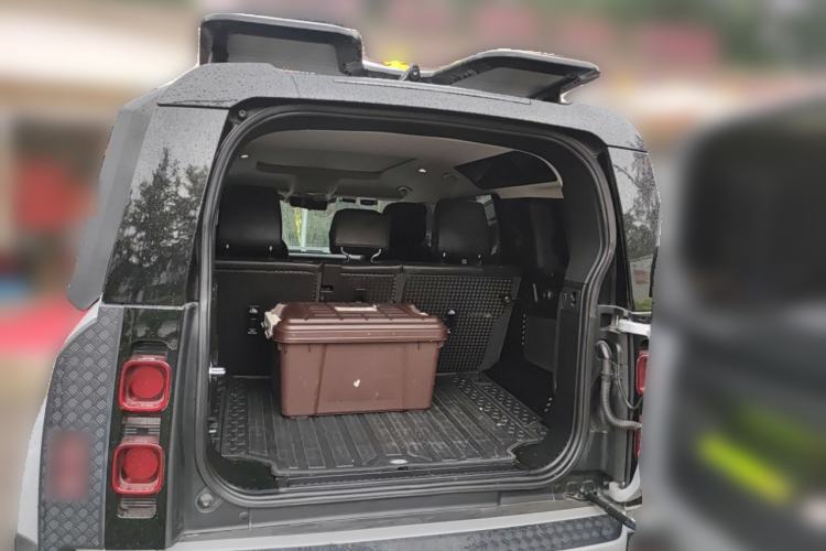 Used Land Rover Defender 2020 110 P400 Dark Special Edition Trunk