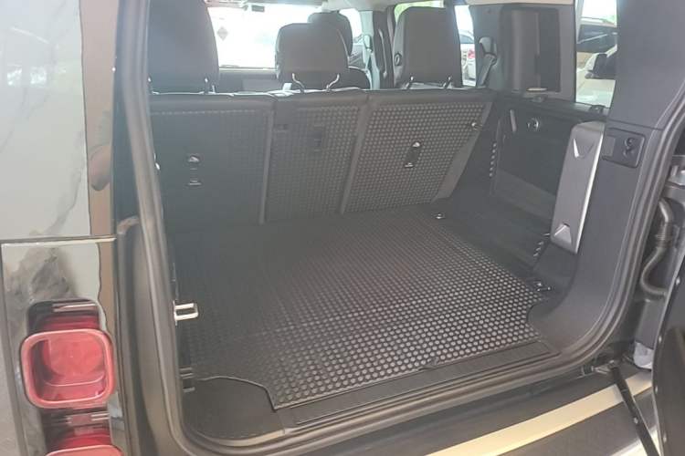 Used Land Rover Defender 2020 110 P400 Dark Special Edition Trunk