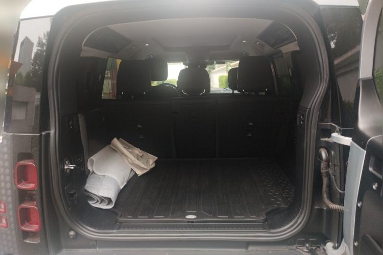 Used Land Rover Defender 2020 110 P400 HSE Trunk