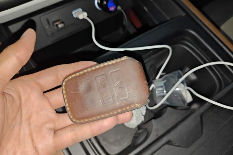 Used Land Rover Defender 2020 110 P400 HSE Vehicle Key