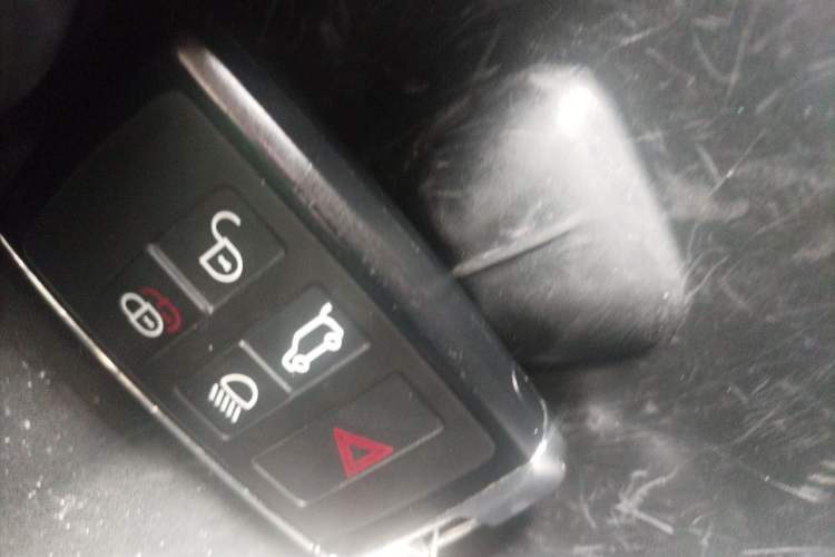 Used Land Rover Defender 2020 110 P400 HSE Vehicle Key
