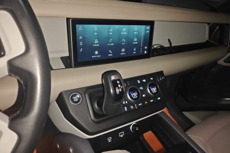 Used Land Rover Defender 2020 110 P400 HSE Audio And AC Panel
