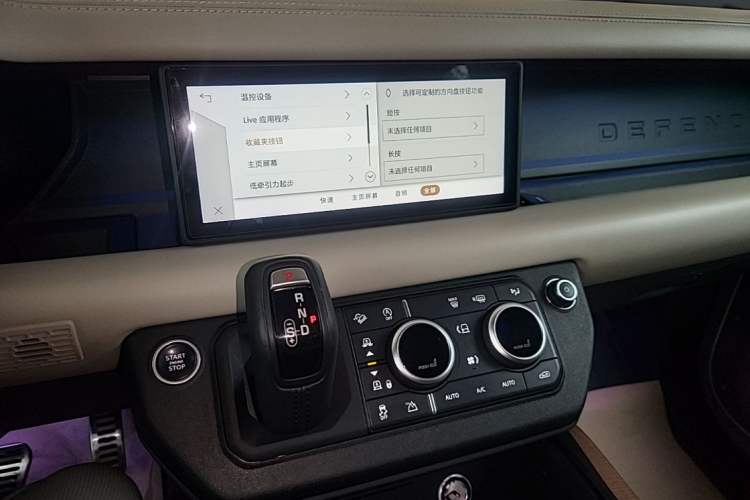Used Land Rover Defender 2021 110 P400 X-DYNAMIC HSE Audio And AC Panel