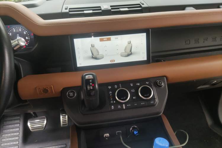 Used Land Rover Defender 2021 110 P400 X Audio And AC Panel