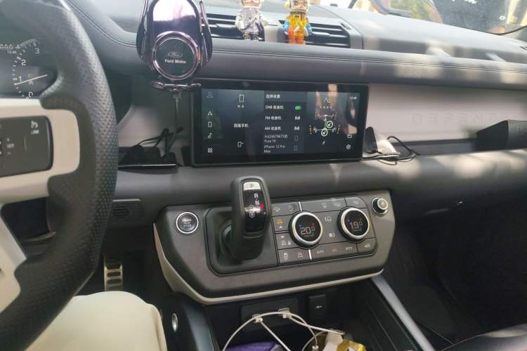 Used Land Rover Defender  Audio And AC Panel