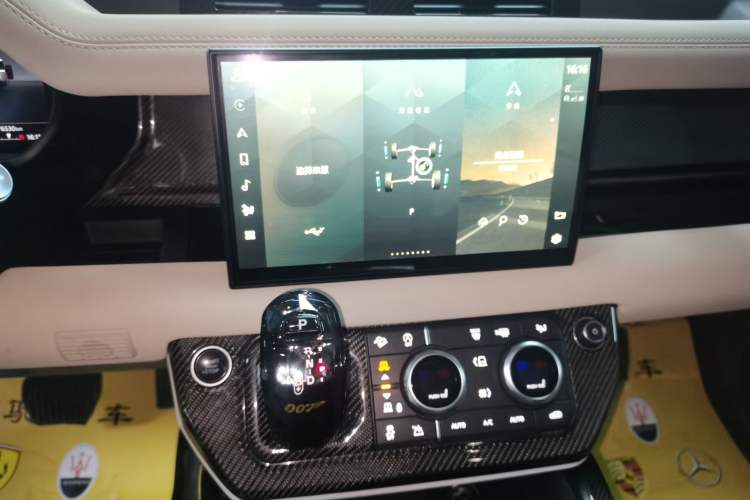 Used Land Rover Defender 2021 90 P400 X-DYNAMIC S Audio And AC Panel