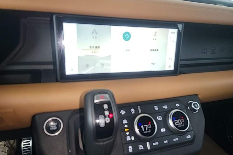 Used Land Rover Defender 2021 110 P400 X Audio And AC Panel