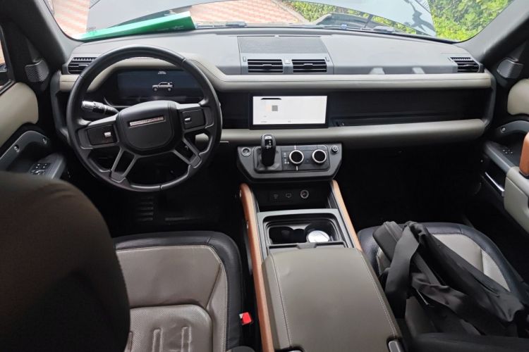 Used Land Rover Defender 2021 110 P400 X-DYNAMIC HSE Center Console