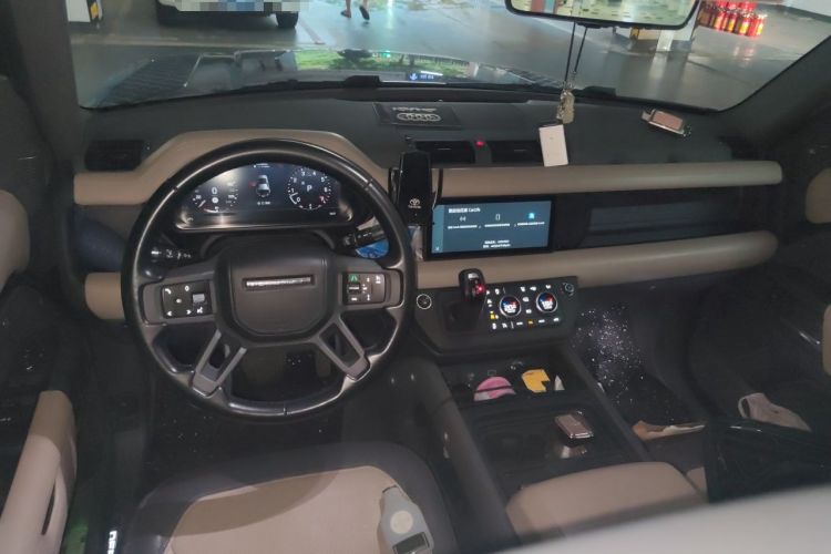 Used Land Rover Defender 2021 110 P400 X-DYNAMIC HSE Center Console