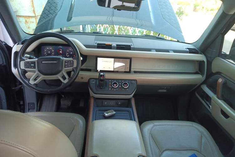 Used Land Rover Defender 2021 110 P400 Dark Special Edition Center Console