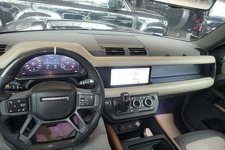Used Land Rover Defender 2021 110 P400 X-DYNAMIC HSE Center Console
