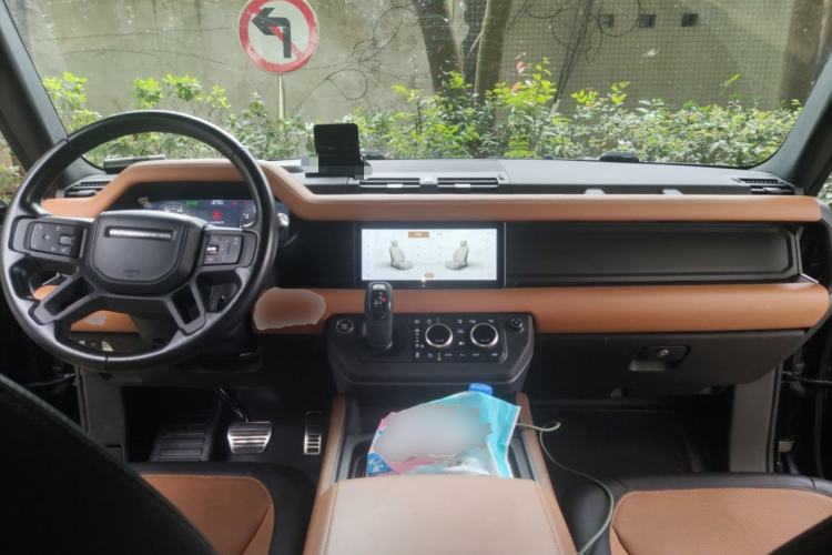Used Land Rover Defender 2021 110 P400 X Center Console