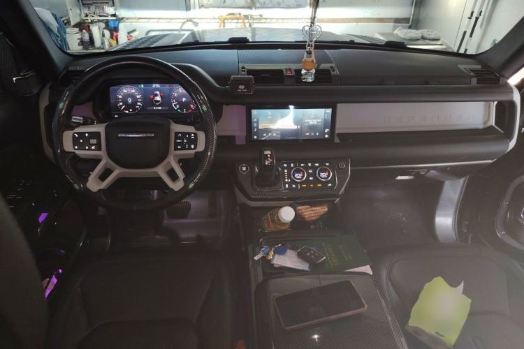 Used Land Rover Defender  Center Console