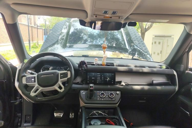 Used Land Rover Defender  Center Console