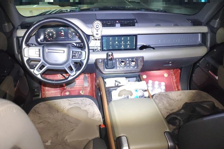 Used Land Rover Defender 2021 110 P400 X-DYNAMIC HSE Center Console
