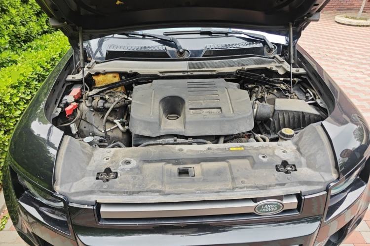 Used Land Rover Defender 2021 110 P400 X-DYNAMIC HSE Engine Bay