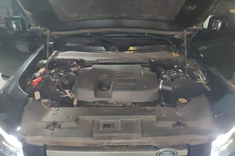 Used Land Rover Defender 2021 110 P400 X-DYNAMIC HSE Engine Bay