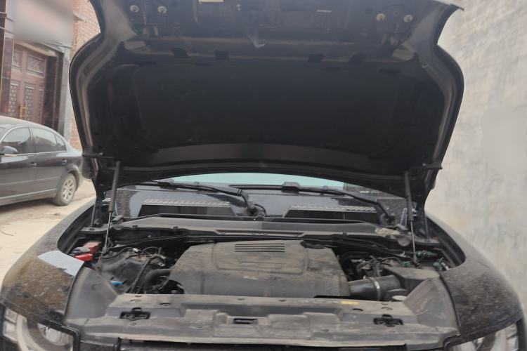 Used Land Rover Defender 2021 110 Four-Door 2.0T P300 Standard EU Specification Engine Bay