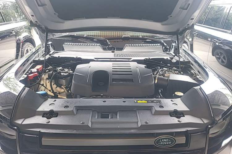 Used Land Rover Defender 2021 110 P400 X-DYNAMIC HSE Engine Bay