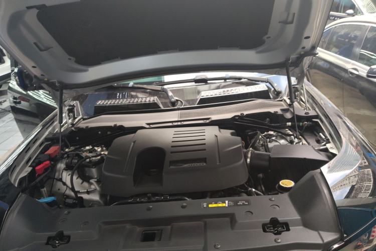 Used Land Rover Defender 2021 90 P400 X-DYNAMIC S Engine Bay