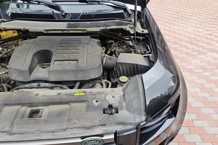 Used Land Rover Defender 2021 110 P400 X-DYNAMIC HSE Engine Bay Left