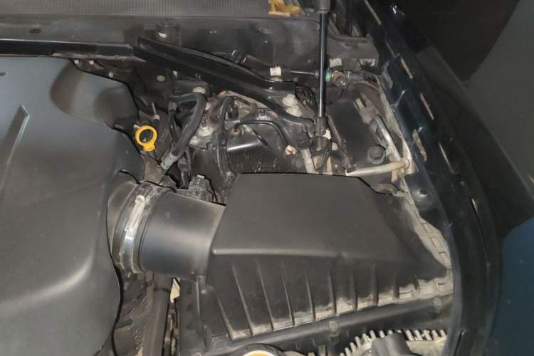 Used Land Rover Defender 2021 110 P400 X-DYNAMIC HSE Engine Bay Left