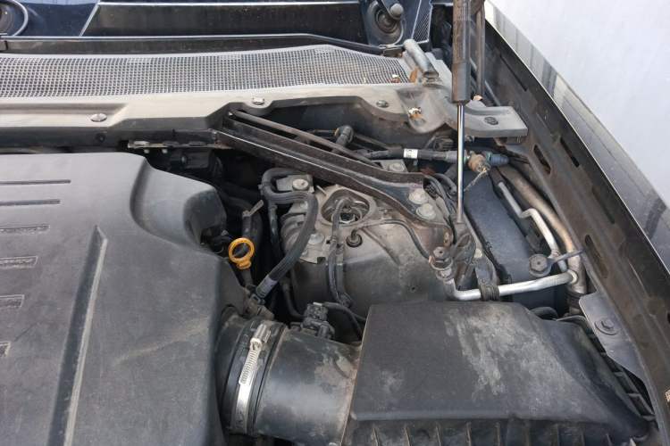 Used Land Rover Defender 2021 110 P400 Dark Special Edition Engine Bay Left