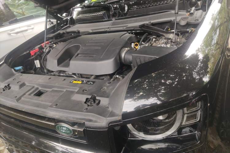 Used Land Rover Defender 2021 110 P400 X Engine Bay Left