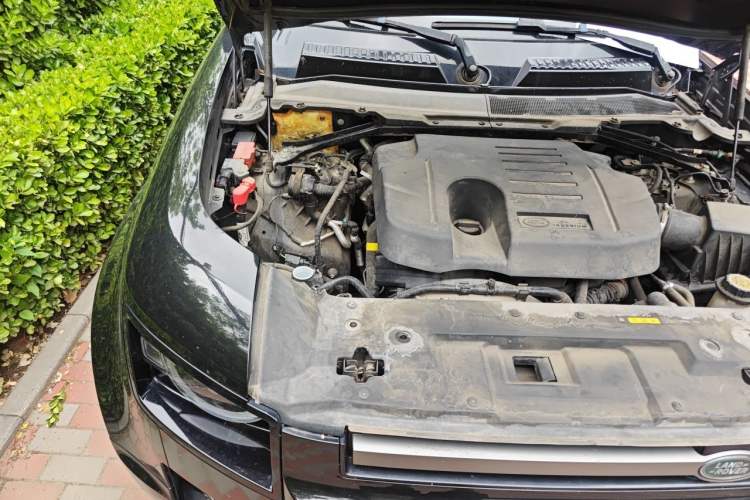 Used Land Rover Defender 2021 110 P400 X-DYNAMIC HSE Engine Bay Right