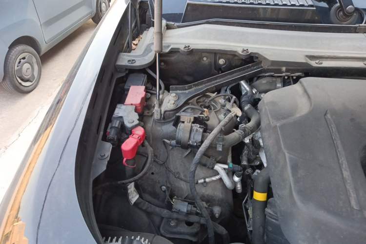 Used Land Rover Defender 2021 110 P400 Dark Special Edition Engine Bay Right