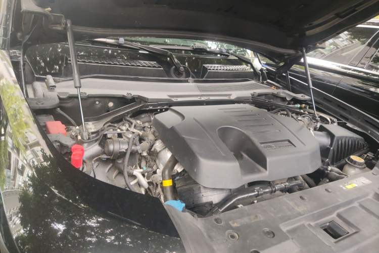 Used Land Rover Defender 2021 110 P400 X Engine Bay Right