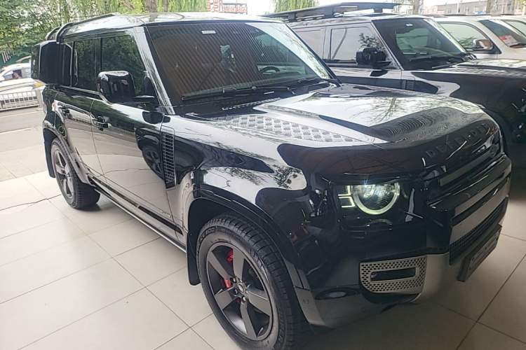 Used Land Rover Defender 2021 110 P400 X-DYNAMIC HSE Front Right 45 Deg