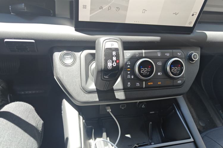 Used Land Rover Defender 2021 110 P400 X-DYNAMIC HSE Gear Lever
