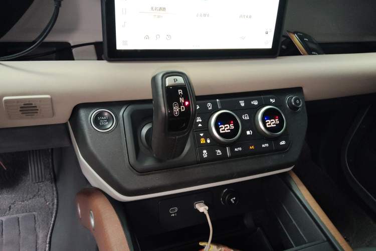Used Land Rover Defender 2021 90 P400 X-DYNAMIC S Gear Lever