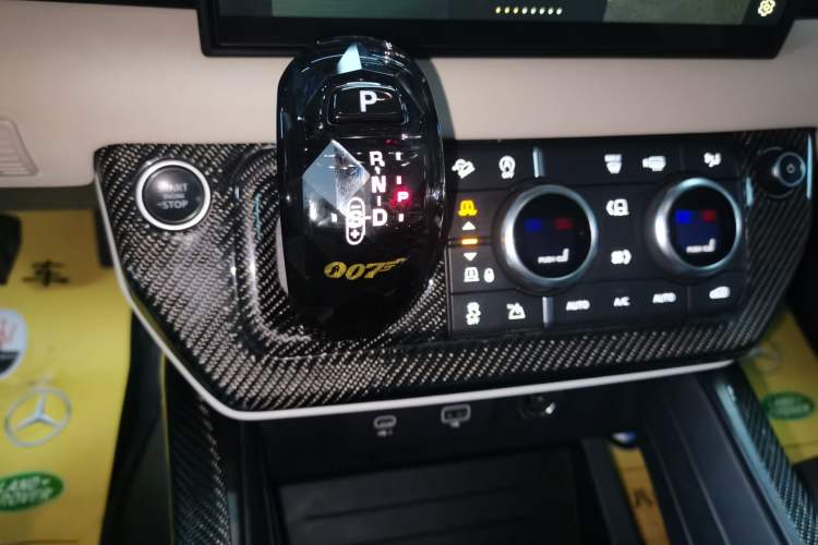 Used Land Rover Defender 2021 90 P400 X-DYNAMIC S Gear Lever