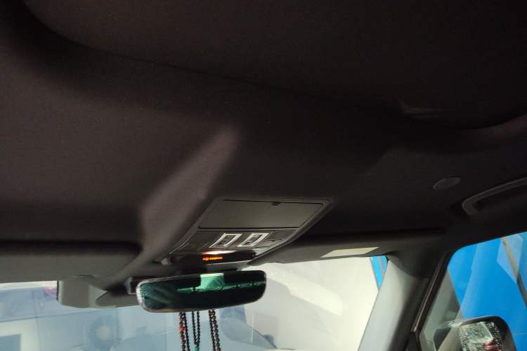 Used Land Rover Defender 2021 90 P400 X-DYNAMIC S Headliner