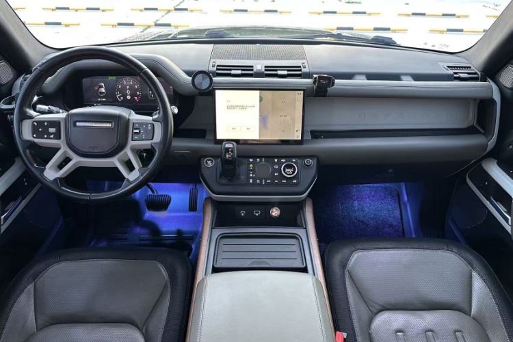 Used Land Rover Defender 2021 110 P400 X-DYNAMIC HSE Interior 1