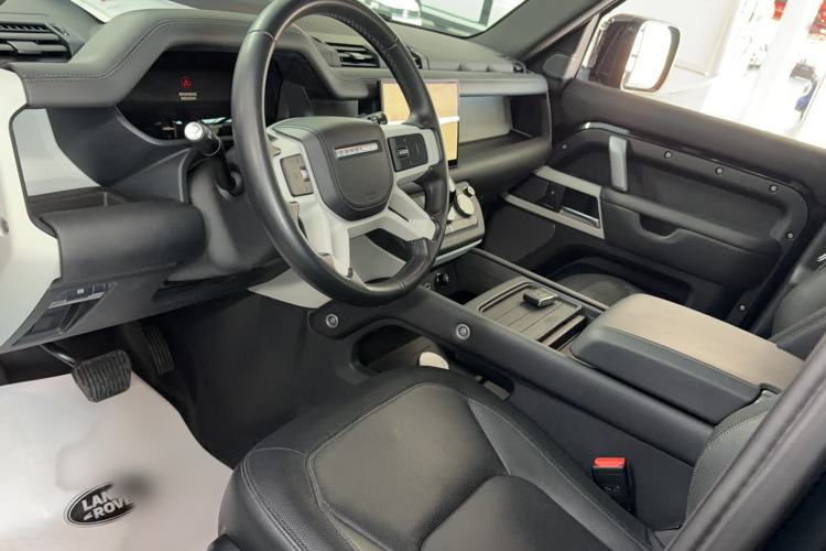 Used Land Rover Defender 2021 110 P400 X-DYNAMIC HSE Interior 1
