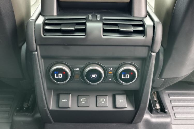 Used Land Rover Defender 2021 110 P400 Dark Special Edition Interior 10