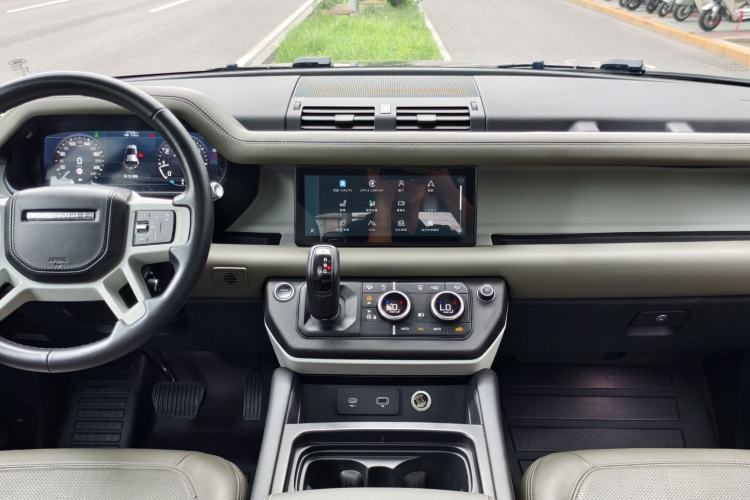 Used Land Rover Defender 2021 110 P400 Dark Special Edition Interior 11