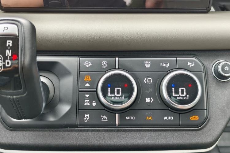 Used Land Rover Defender 2021 110 P400 Dark Special Edition Interior 14