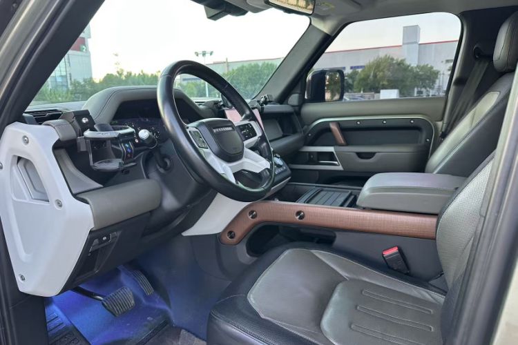 Used Land Rover Defender 2021 110 P400 X-DYNAMIC HSE Interior 3
