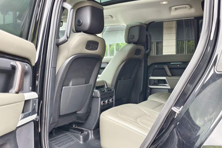 Used Land Rover Defender 2021 110 P400 Dark Special Edition Interior 3