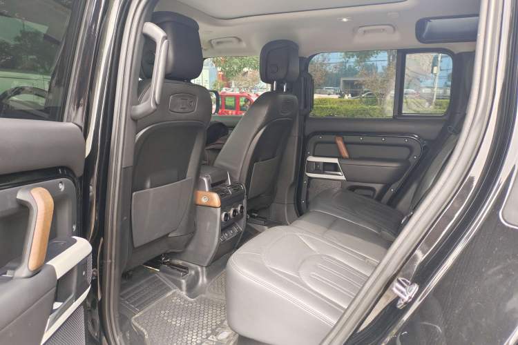 Used Land Rover Defender 2021 110 P400 Dark Special Edition Interior 3