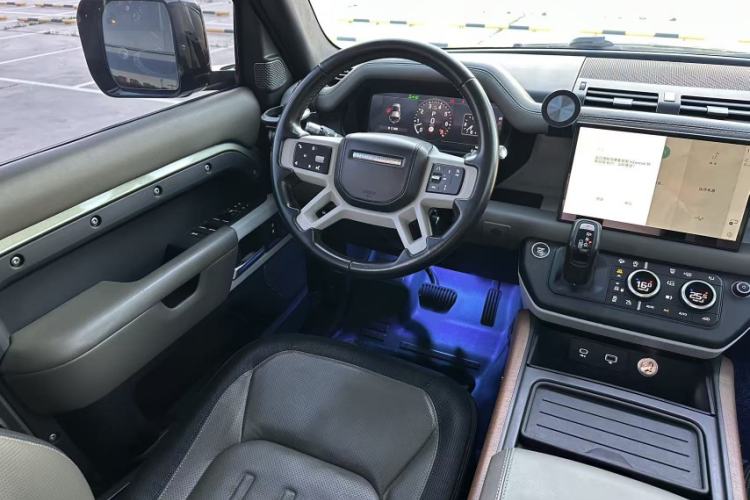 Used Land Rover Defender 2021 110 P400 X-DYNAMIC HSE Interior 4